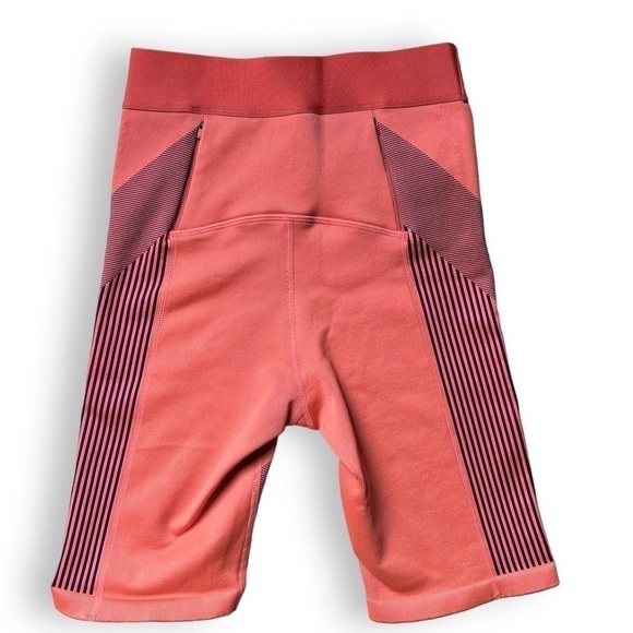 Fabletics High Waisted Sprint Shorts Peach Purple Spandex Zip Pocket Womens S - Picture 2 of 5
